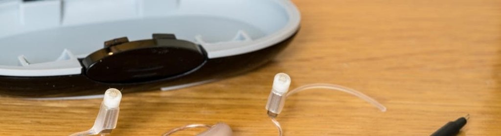 Cuidado de los moldes de audífonos