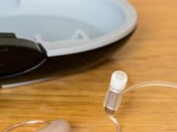 Cuidado de los moldes de audífonos